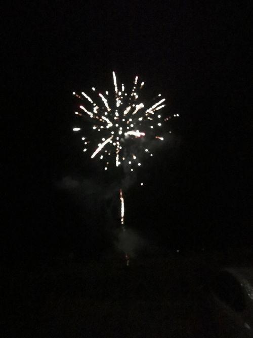 烟花易冷 背景,一场跨越时空的浪漫传奇  第3张